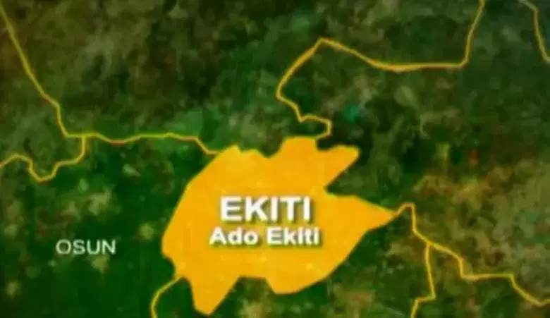 Ekiti Guber: Massive vote-buying as voters receive N10,000, N2,000 from APC, ADC [Video]