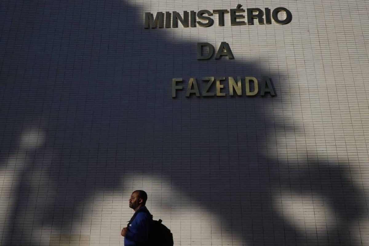 From fiscal adjustment to slowing economic activity, Lula will face economic challenges