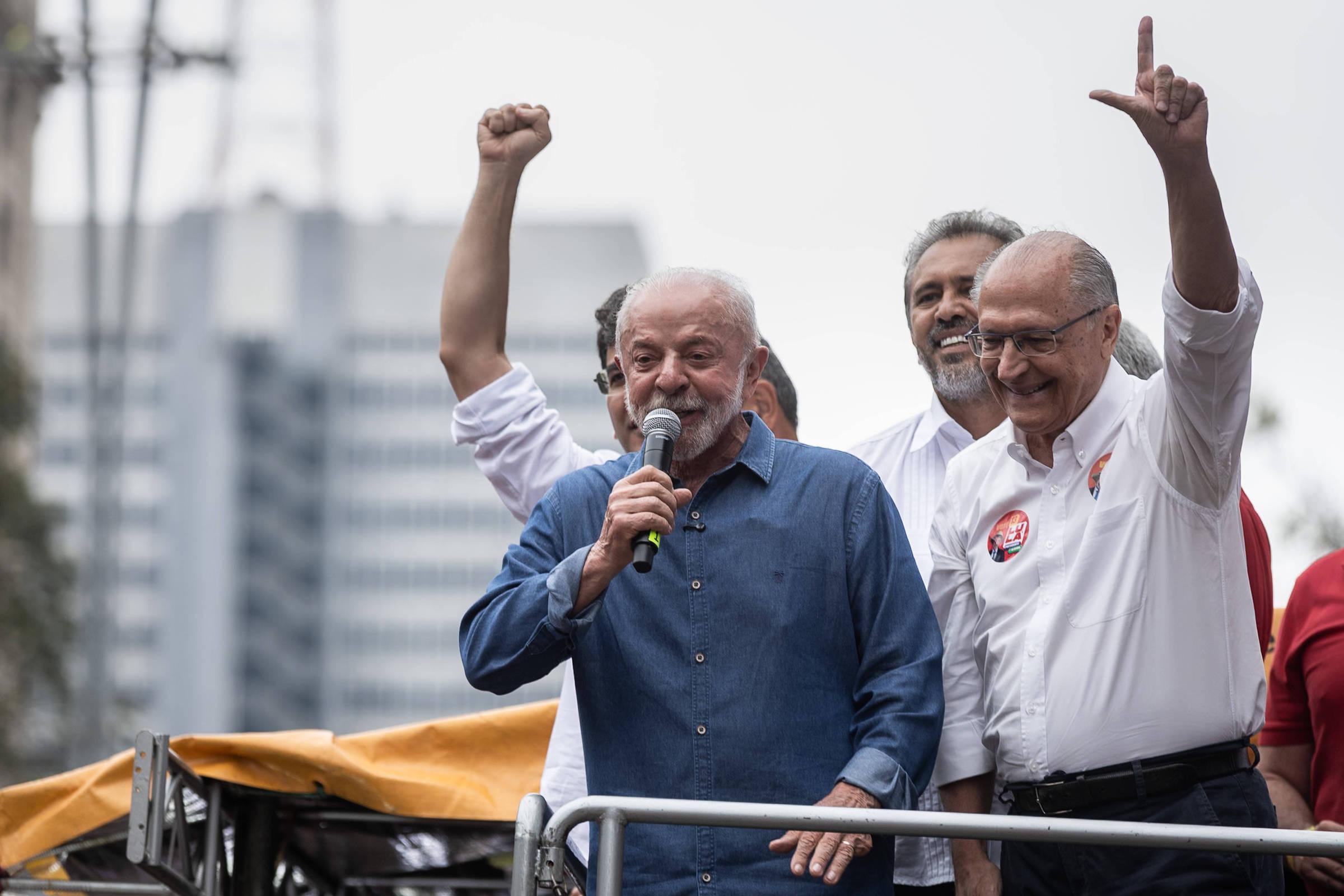 Lula seeks an unprecedented turnaround after promising benefits and sharpening his rhetoric against Flávio Bolsonaro
