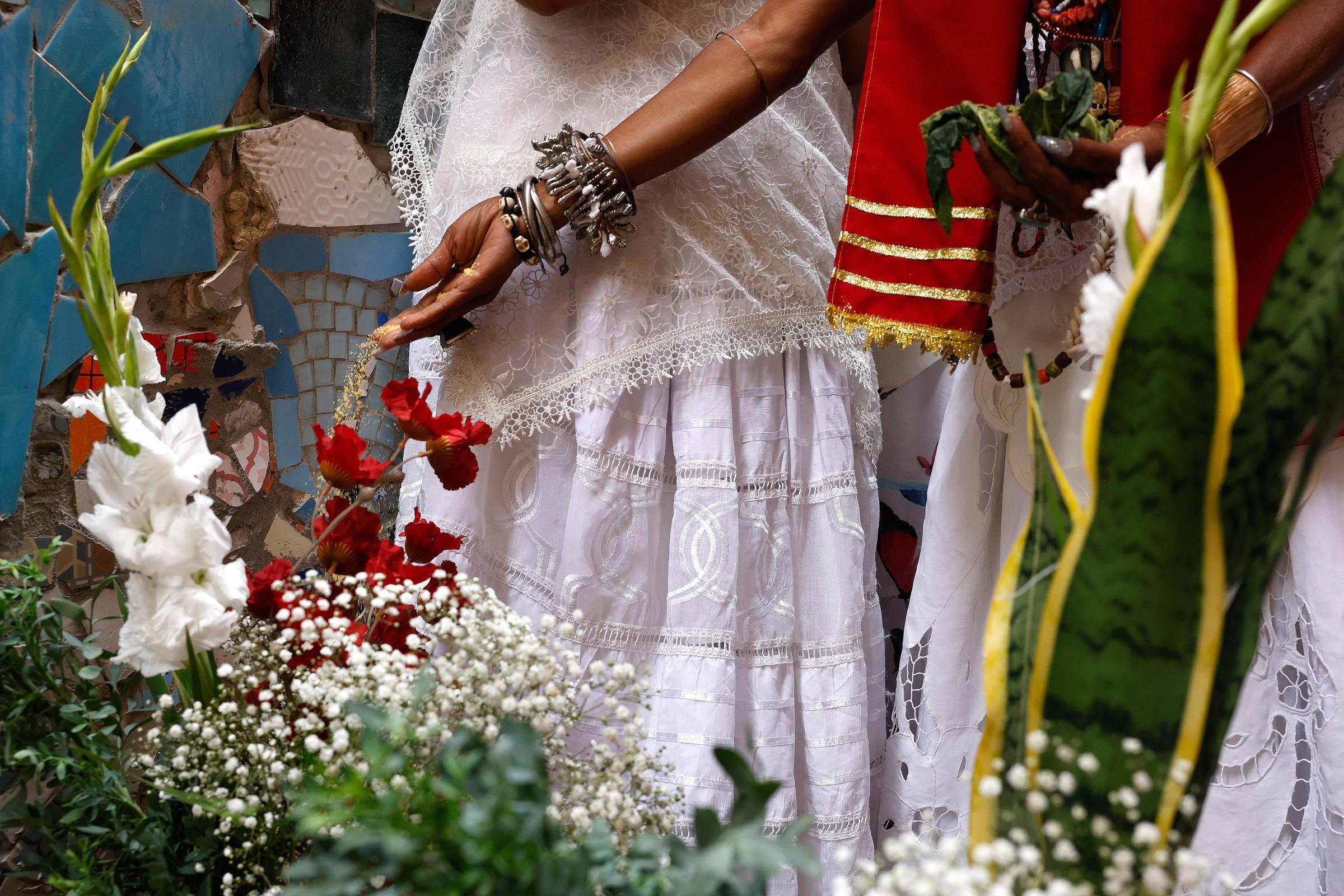 Bolsonaro supporters attack Afro-Brazilian religious rituals to invoke spiritual warfare against Flávio