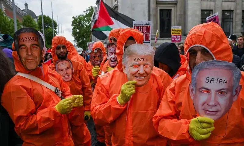 Tens of thousands turn out for UK far-right rally, counter protest