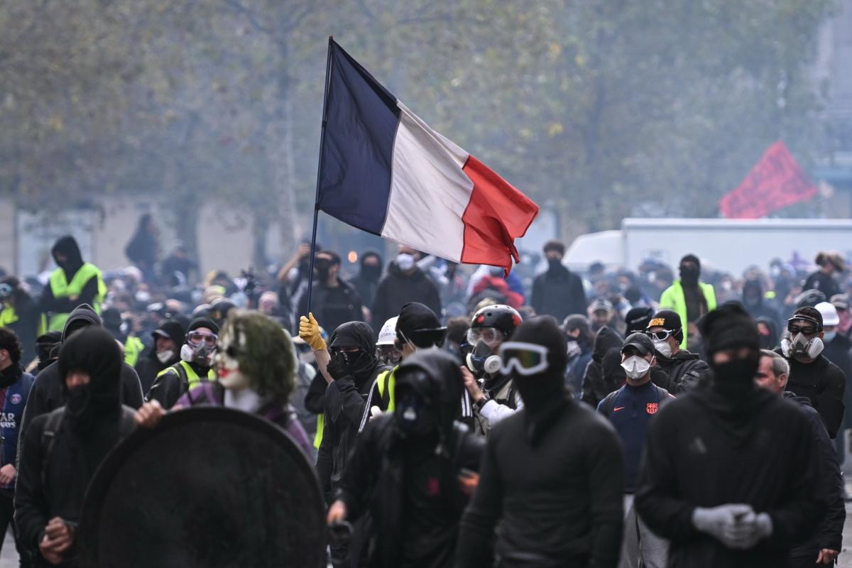 Trump Says France Should Close Borders and Continues to Blame Immigrants