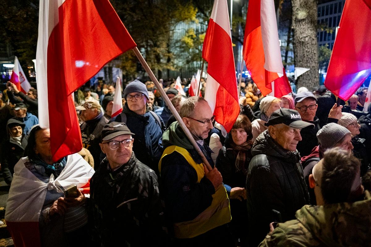 Suspension of head of the Constitutional Court triggers protest in Poland