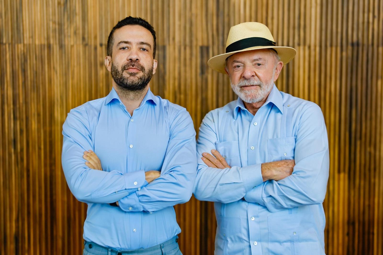 Lula Calls for Live Stream at the Same Time as Flávio's Weekly Broadcast