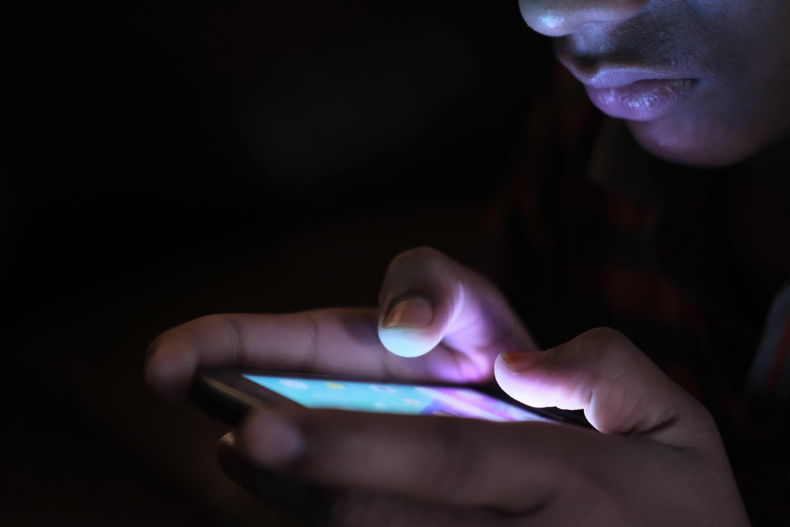 Canada Joins Global Fight to Ban Teens from Social Media