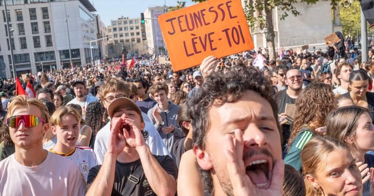 The autumn Generation Z took to the streets in Europe too