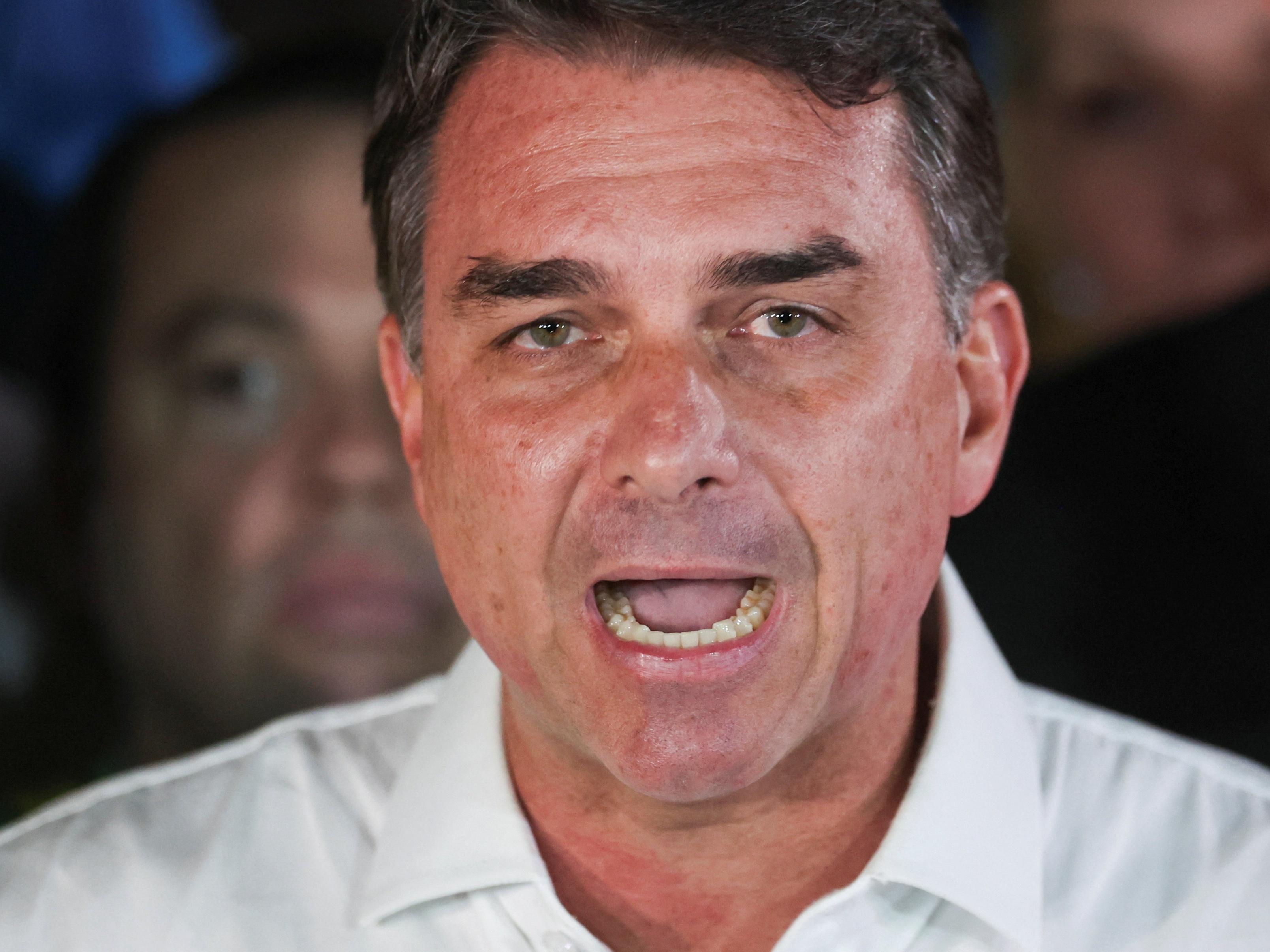 Charleaux: Flávio Seems Isolated, Acting in the Interest of His Own Family