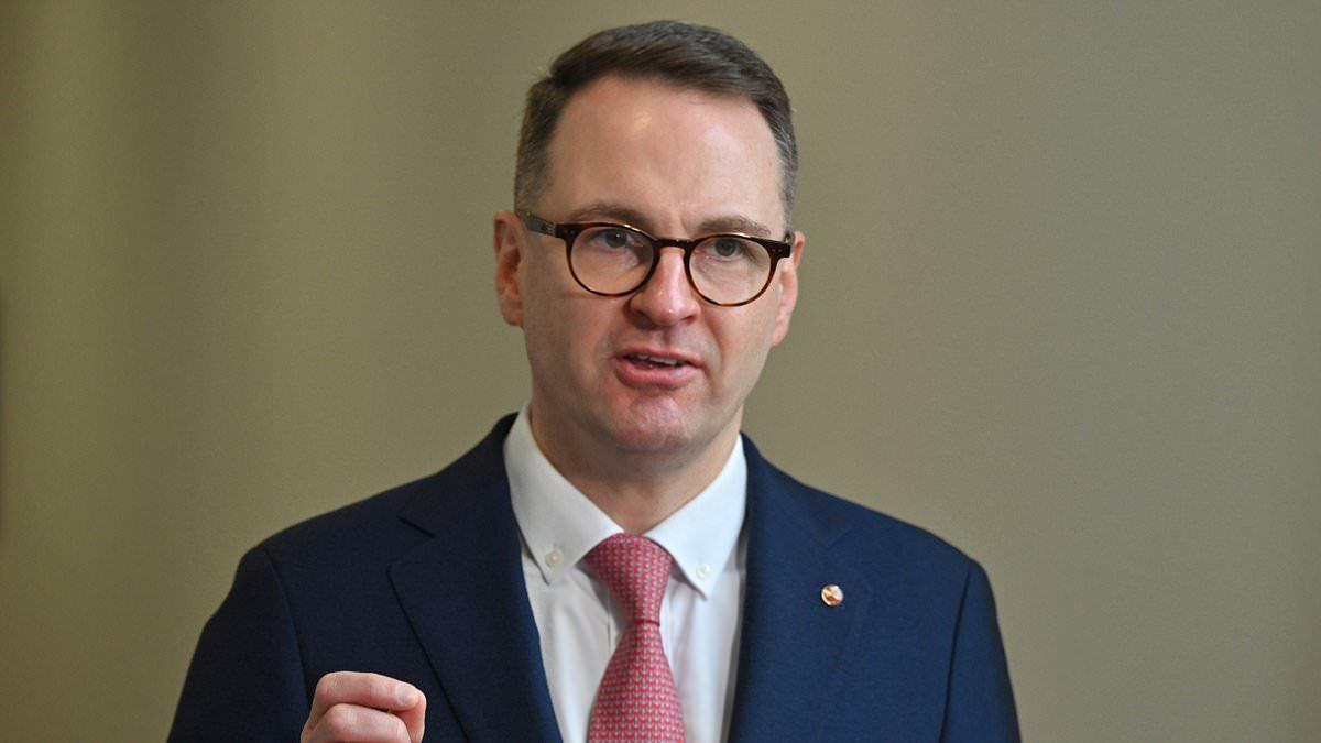 Coalition promises to drastically cut net overseas migration and housing construction code