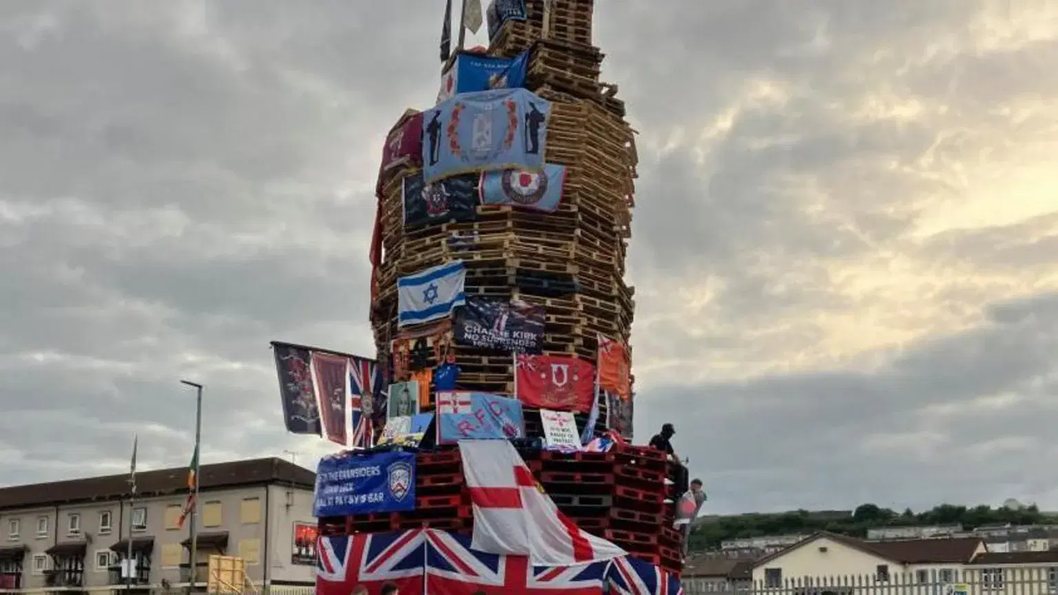 Sinn Féin condemn burning of images of first minister on Derry bonfire