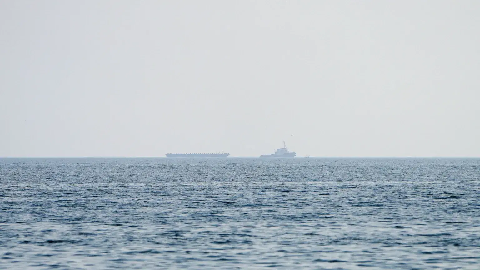 US and Iran trade more strikes in Gulf as fears of escalation mount