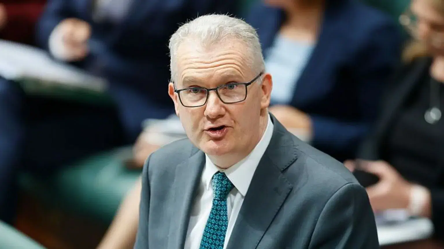 International students, 'visa hoppers' and backpackers targeted in Australia migration crackdown