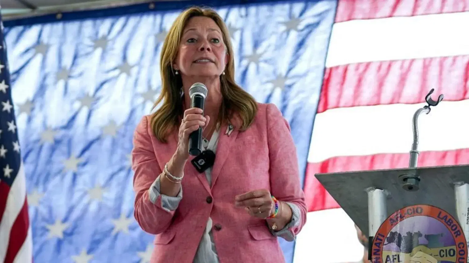 Armed Ohio man arrested after charging at Democratic candidate for governor