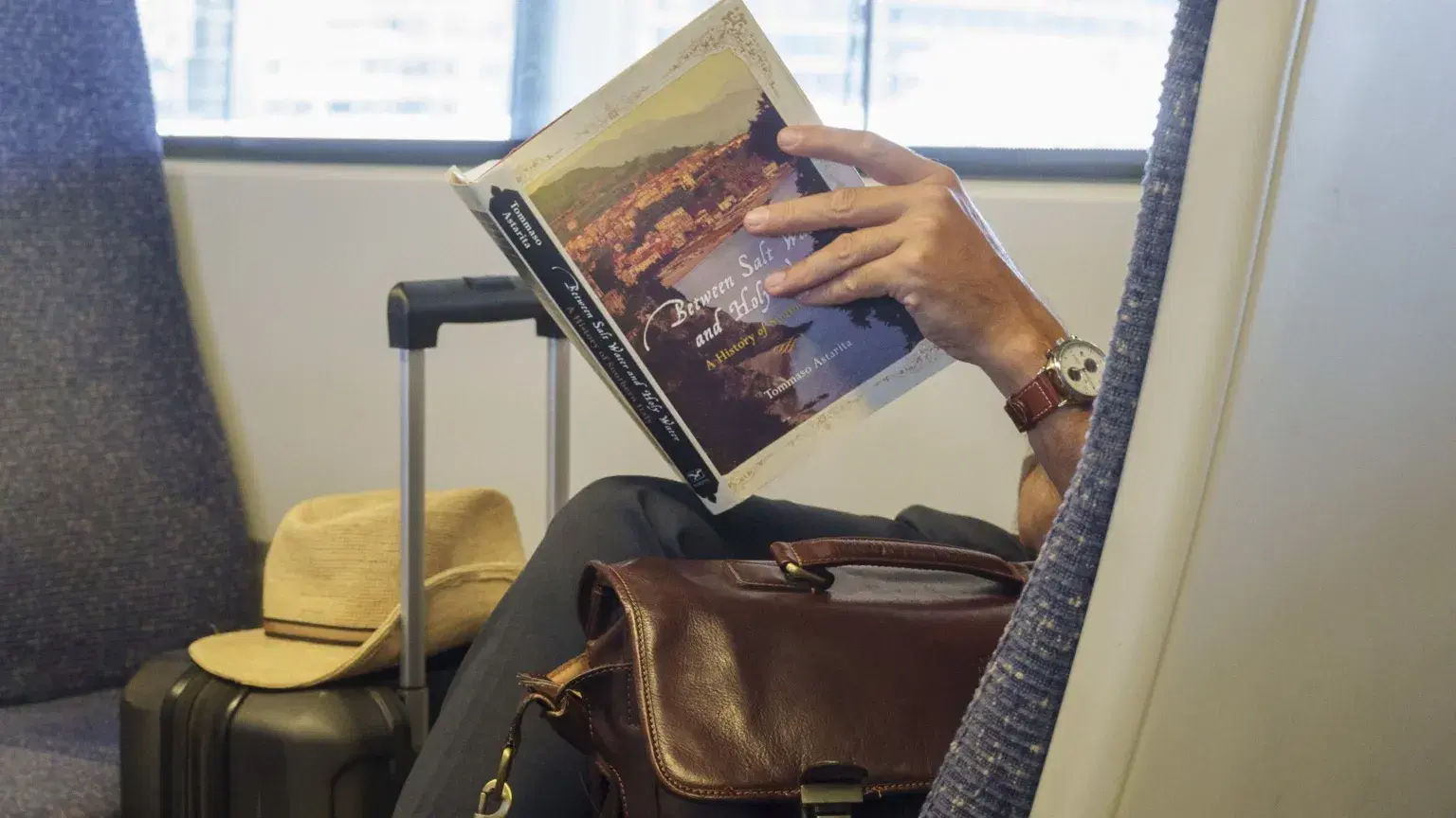 Reading for pleasure can improve wellbeing - study