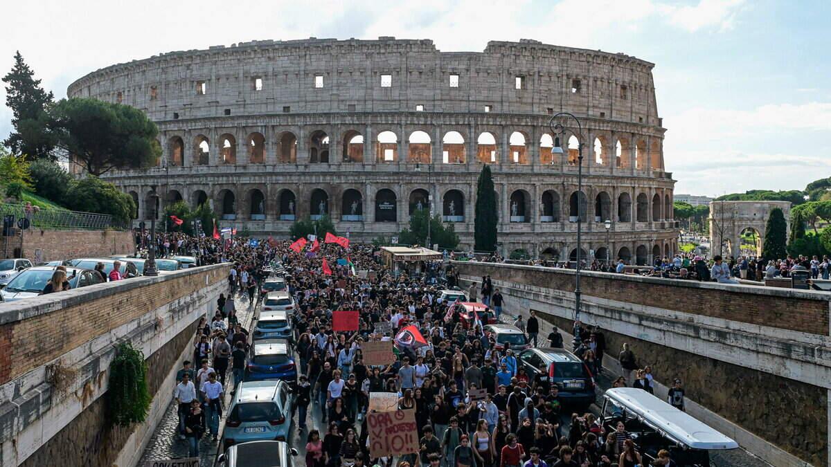 Armoured vehicles deployed near Colosseum as protesters march through Rome