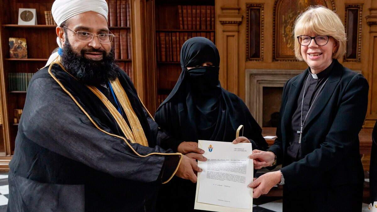 Church of England ‘condoning oppression of women’ with niqab photo