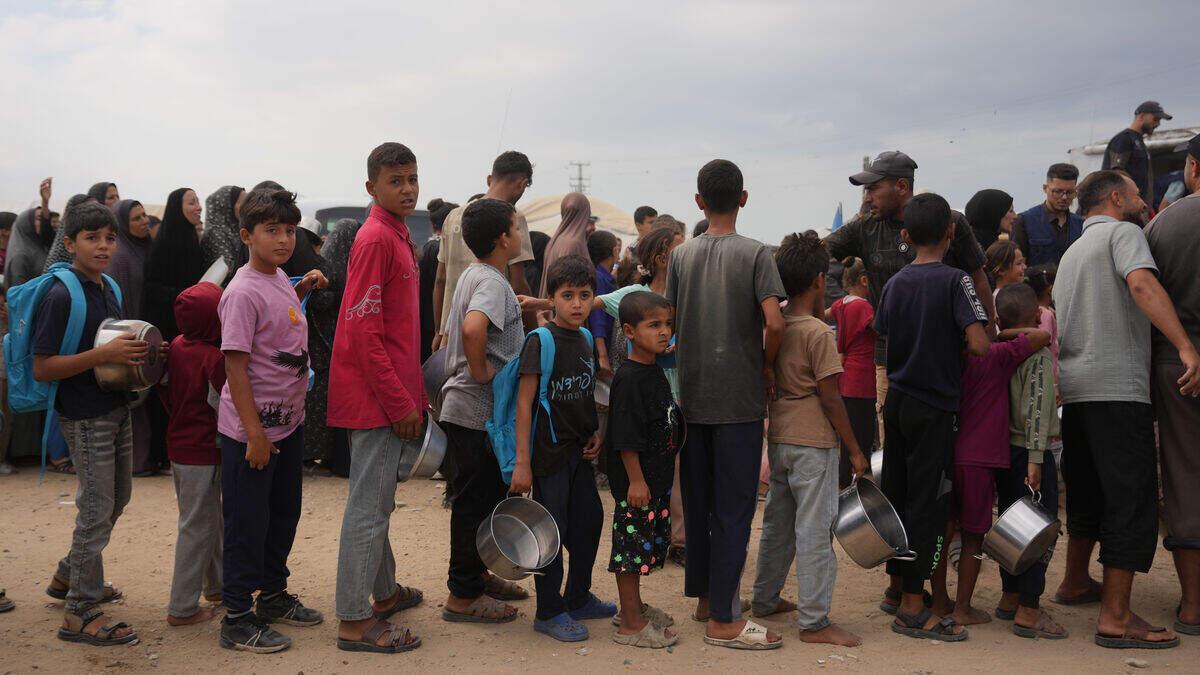UN food agency forced to cut aid to 700,000 Palestinians in Gaza and West Bank