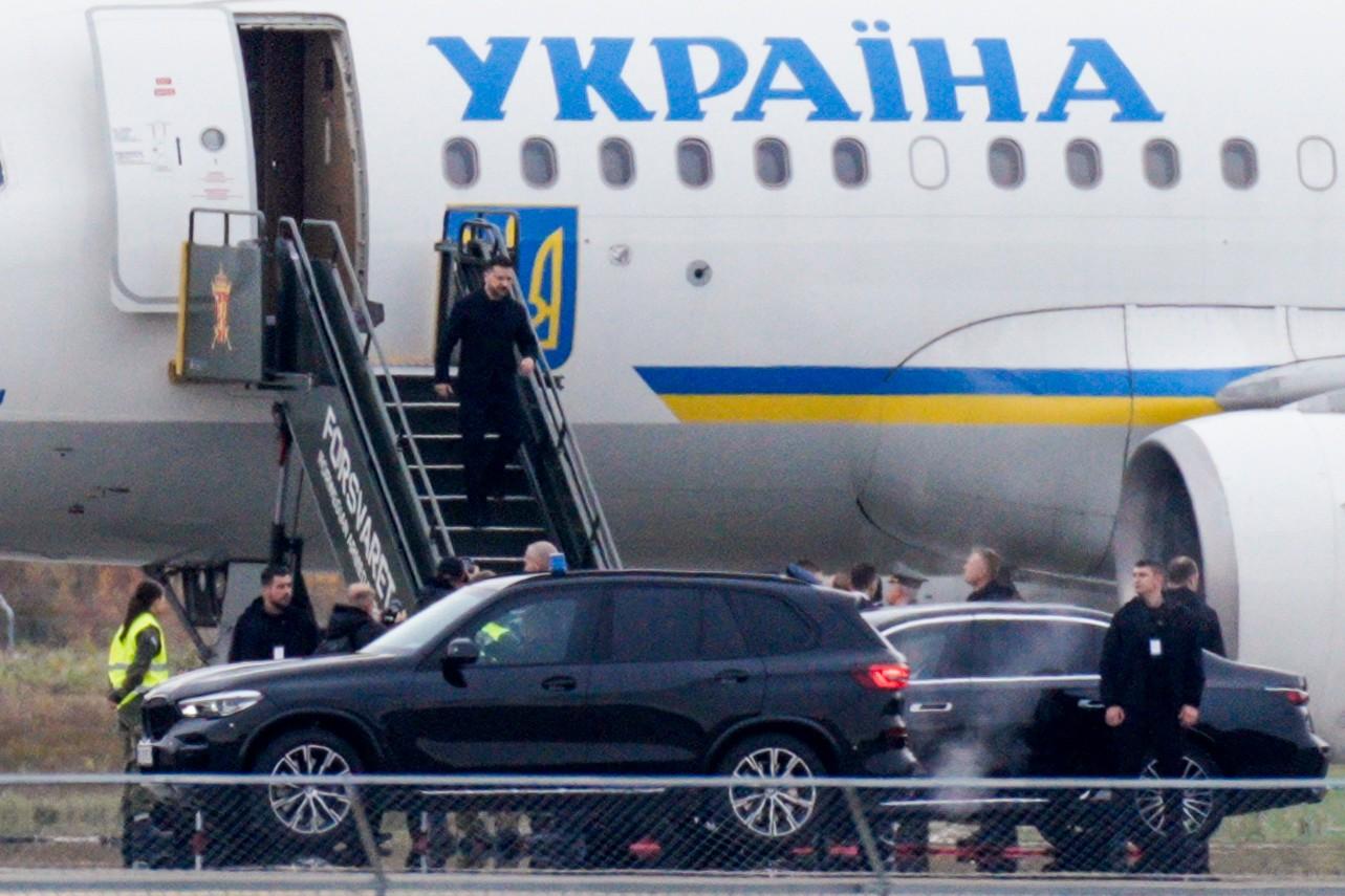 Russian Airstrike Kills Seven People in Ukraine as Zelensky Meets with US and European Authorities