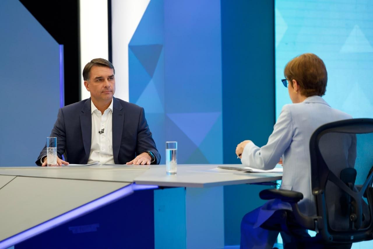 Flávio Bolsonaro says 'contract was not fulfilled' when asked why he requested R$ 134 million from Vorcaro for a film that cost R$ 75 million