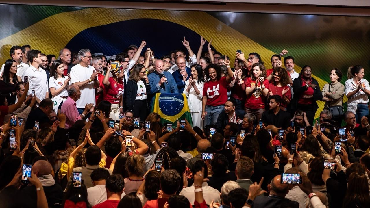 More voters at the polls, fewer blank and invalid ballots, and a turnaround in more than 200 cities: the combination that led Lula to a historic victory