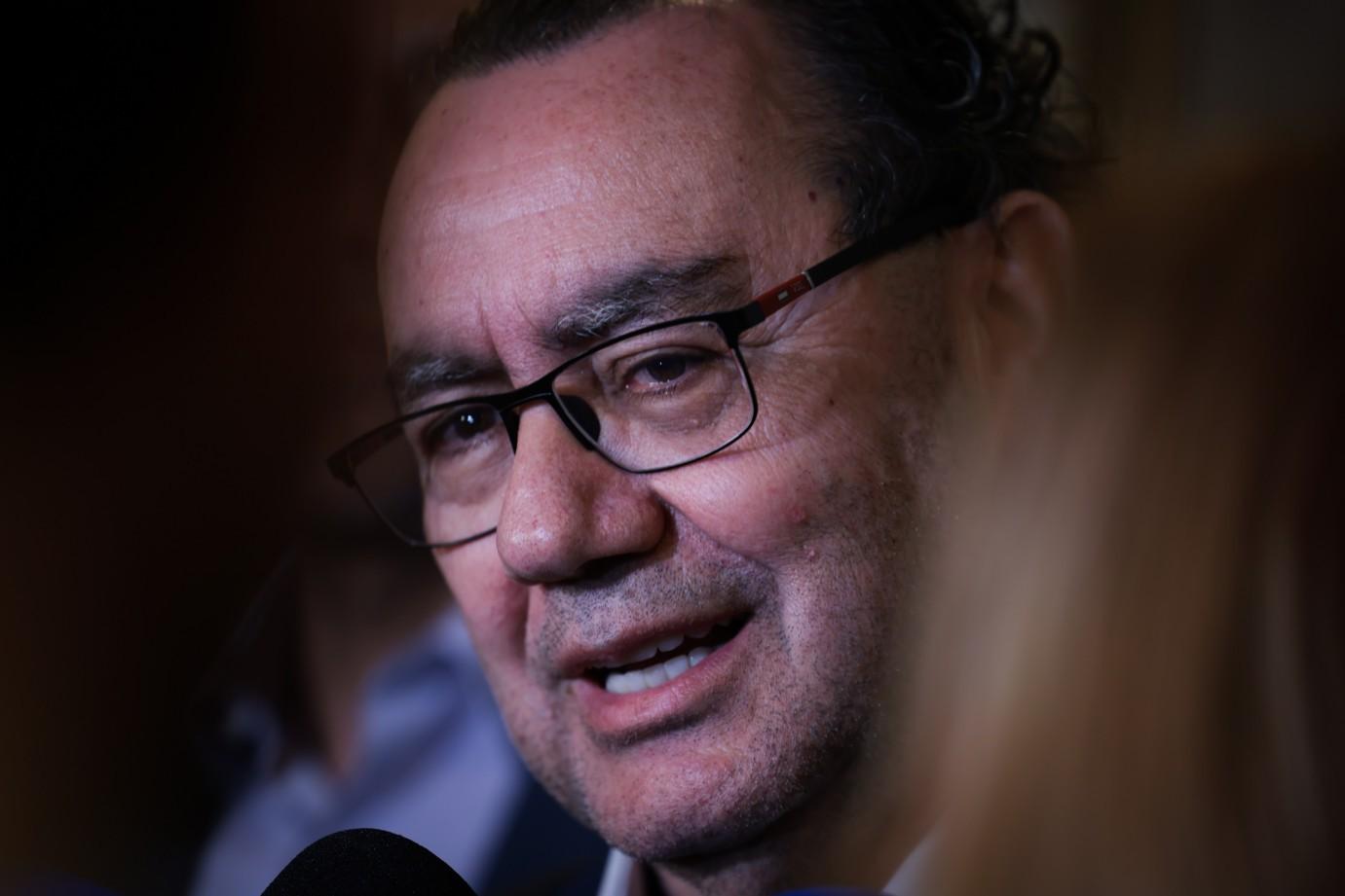 Cury criticizes Flávio's trip to the U.S. and talks about 'abandoning ship,' but deletes video after followers' criticisms