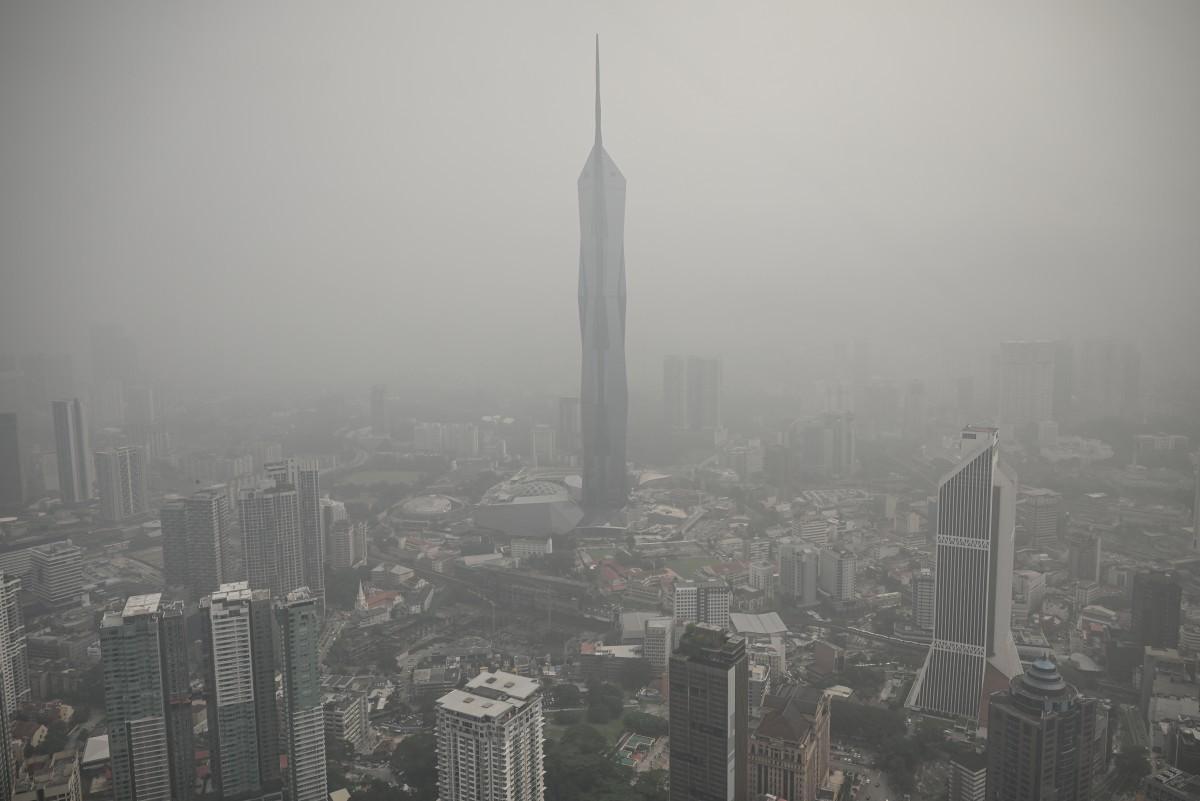 Indonesia creates oxygen buses to serve population affected by smoke from forest fires; video