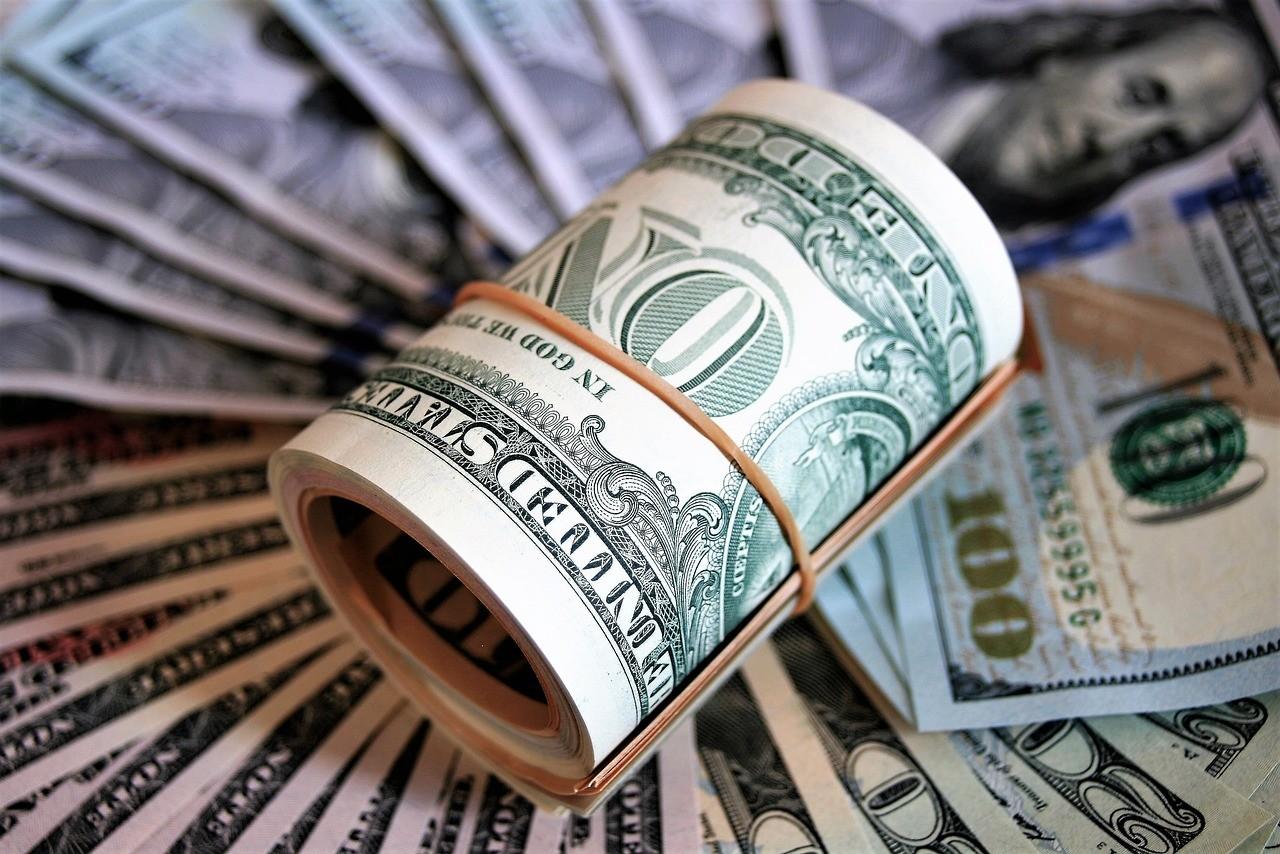 With the dollar surging and the stock market falling, markets press Lula for fiscal adjustment