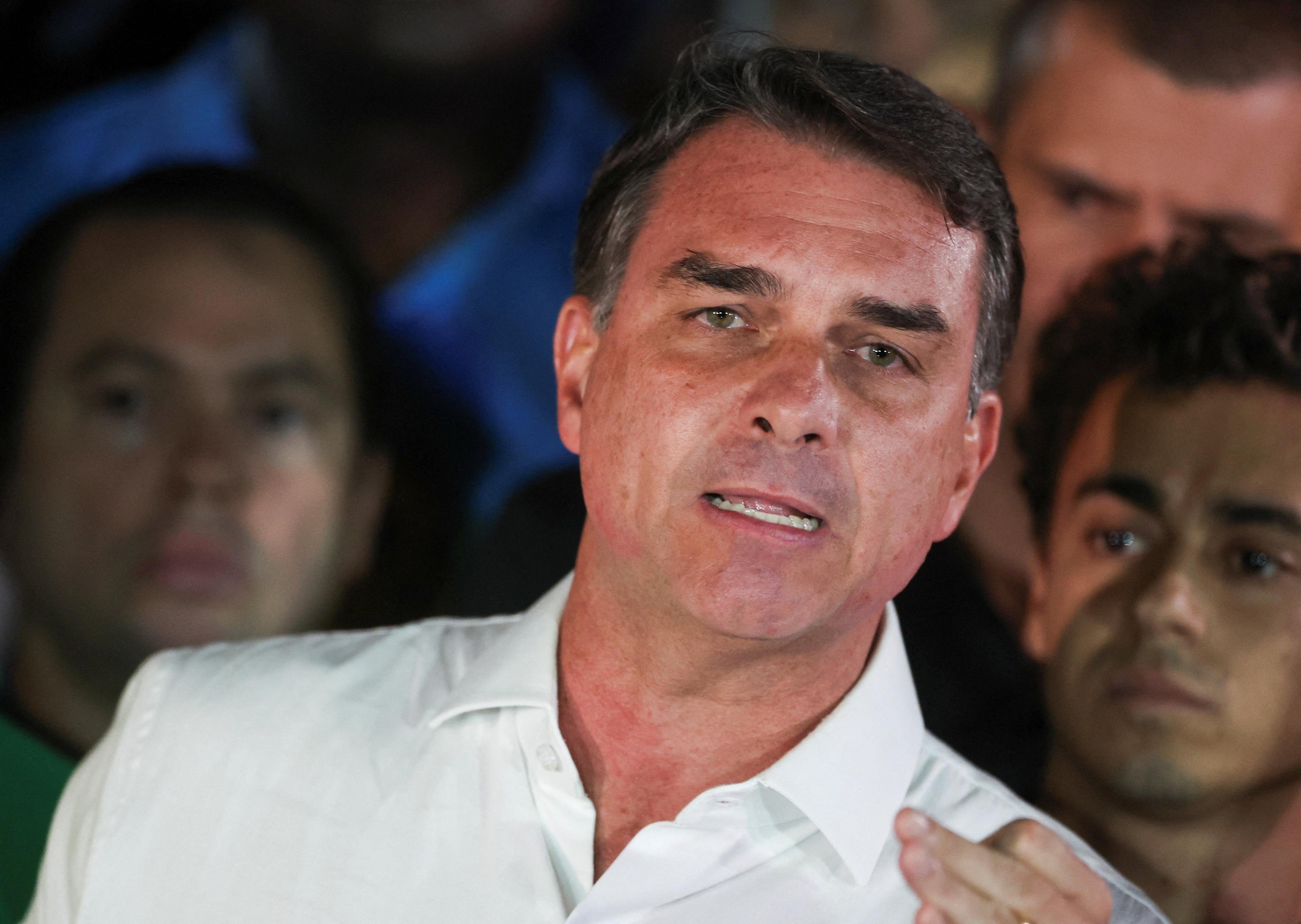 Flávio Bolsonaro says he will seek to have Lula’s ticket annulled