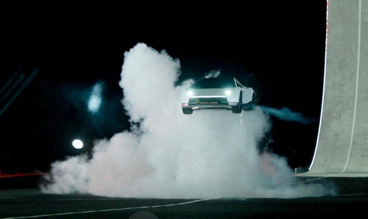 Tesla's Flying Car Impresses but Doesn't Boost Stocks