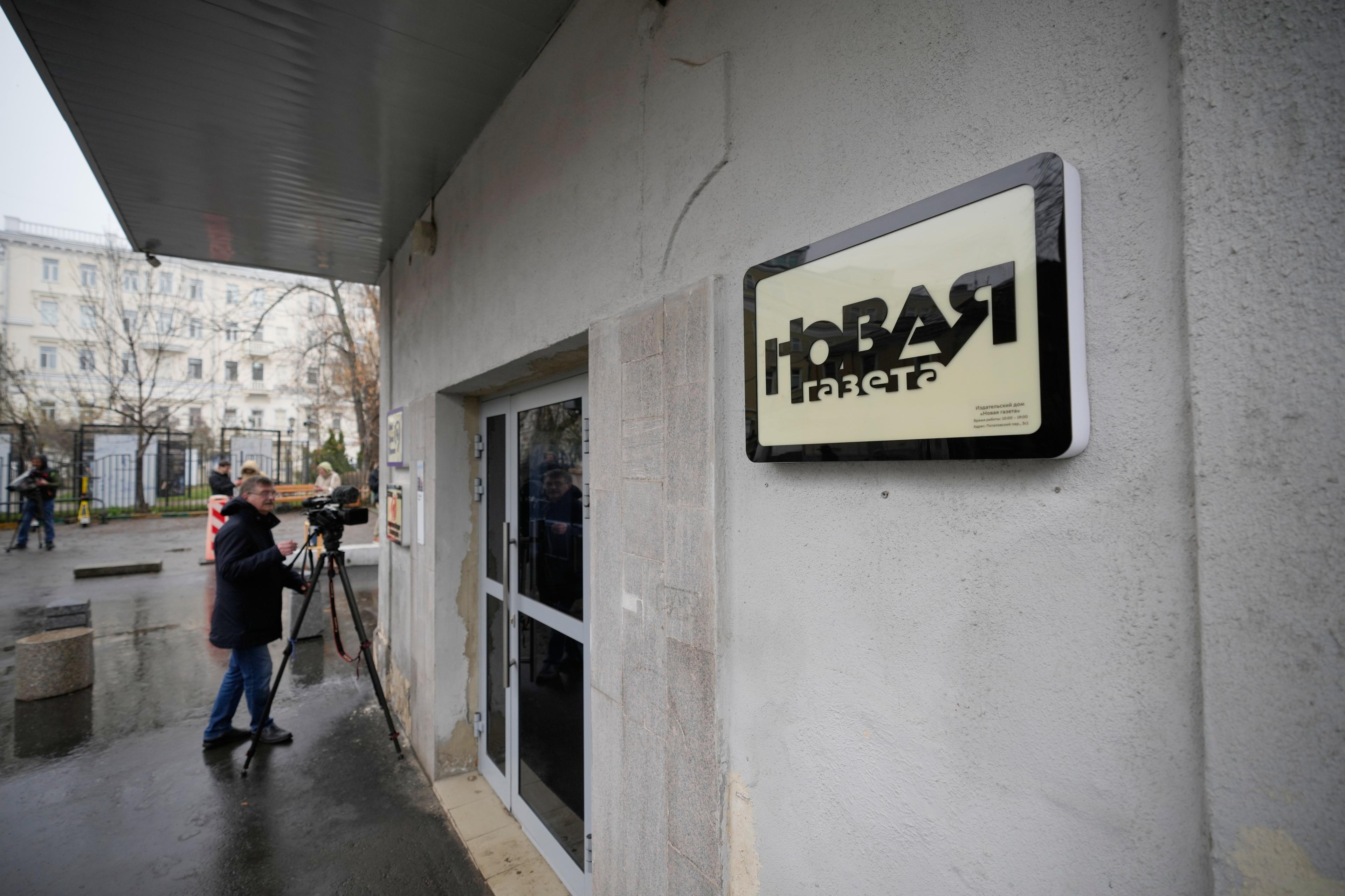 Independent Russian newspaper Novaya Gazeta forced to close after authorities' pressure