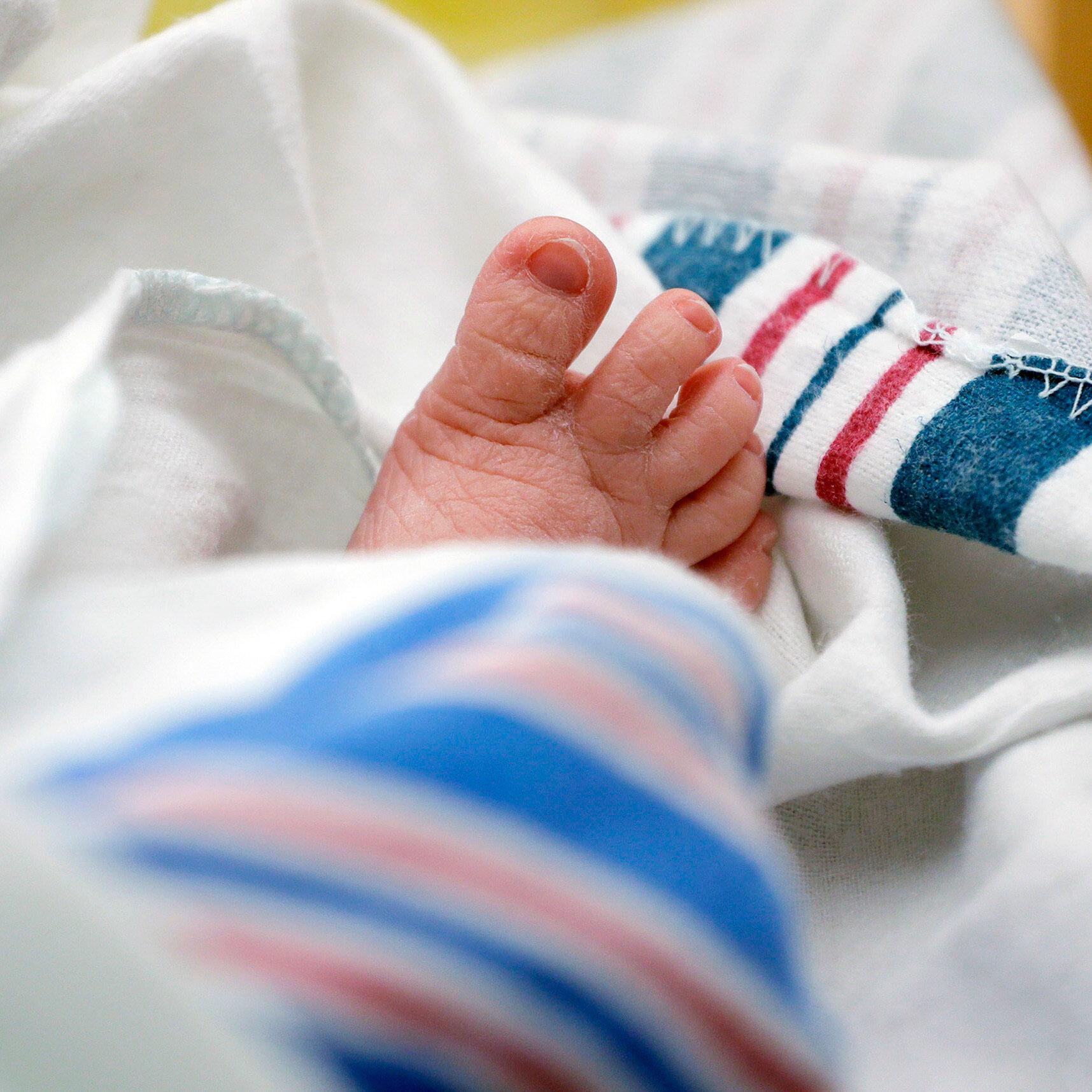 Can Trump declare that his birthright rules apply only in the future?