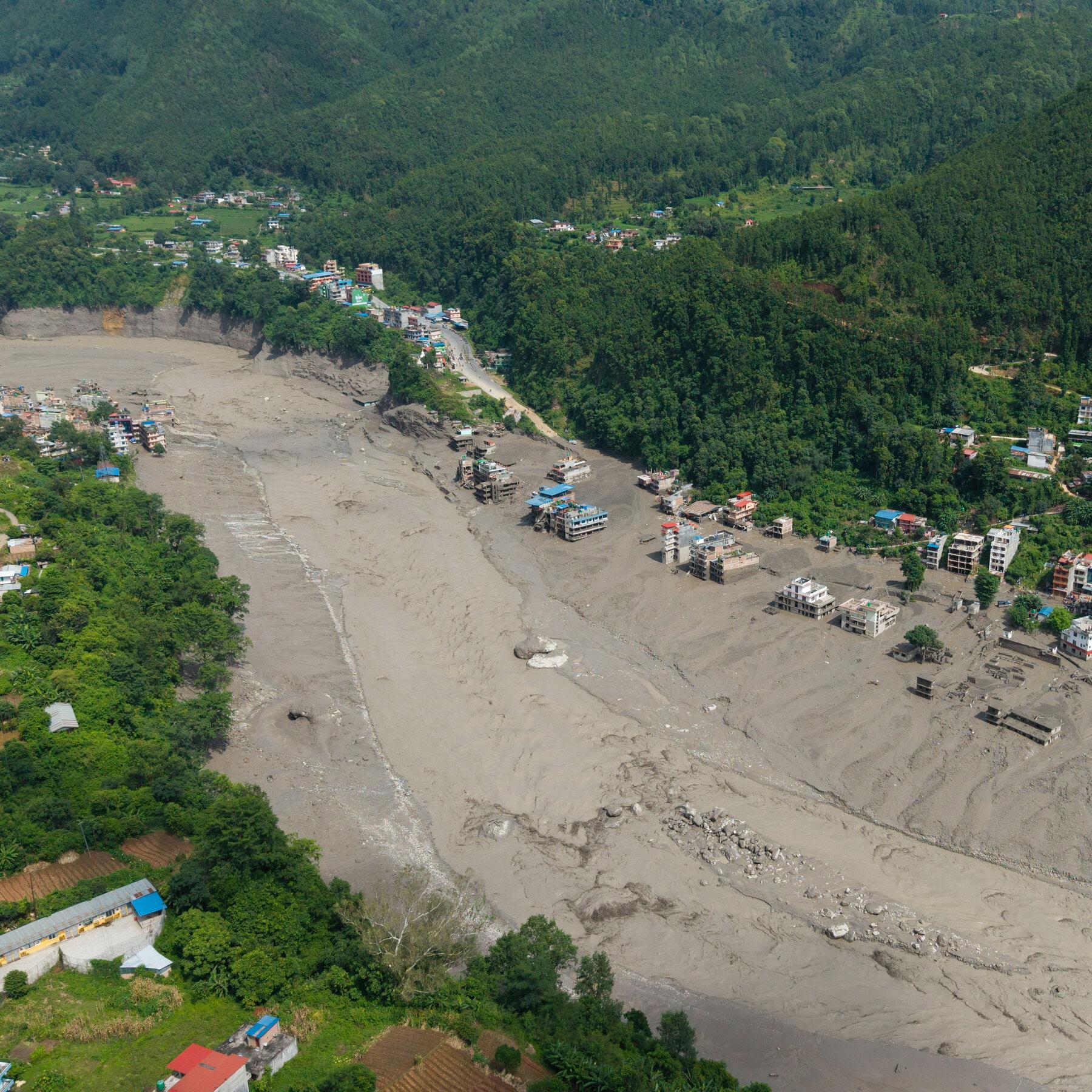 Catastrophic Flood Hits Nepal, Engulfing Crowds and Causing Quake