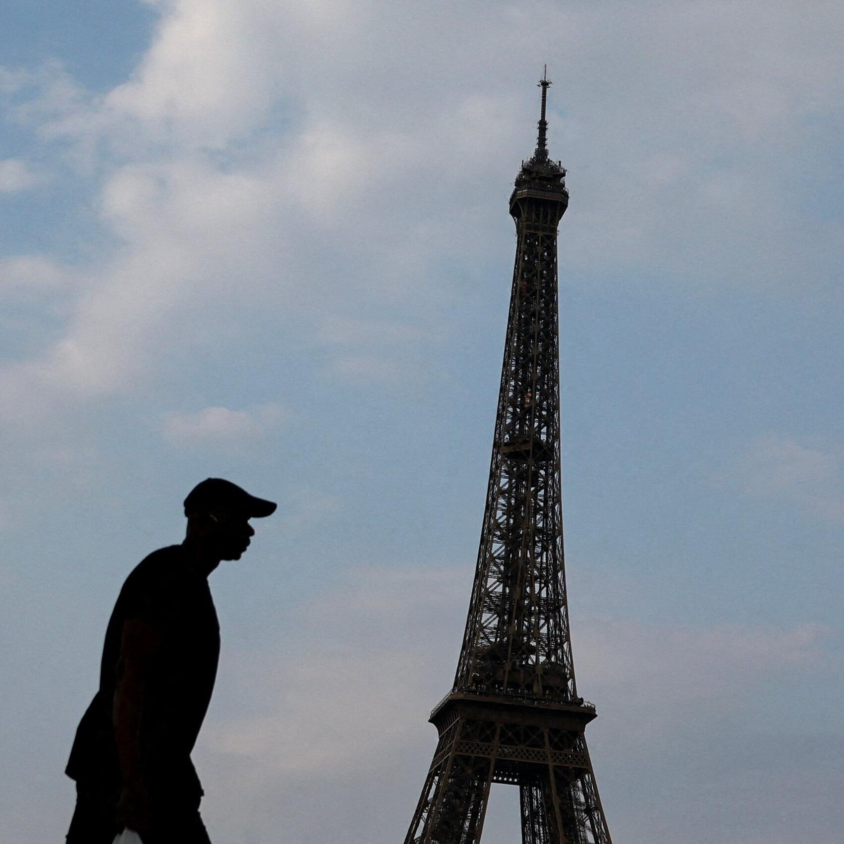 Eiffel Tower Workers Strike, Saying Women Were Excluded From Hindu Group’s Visit