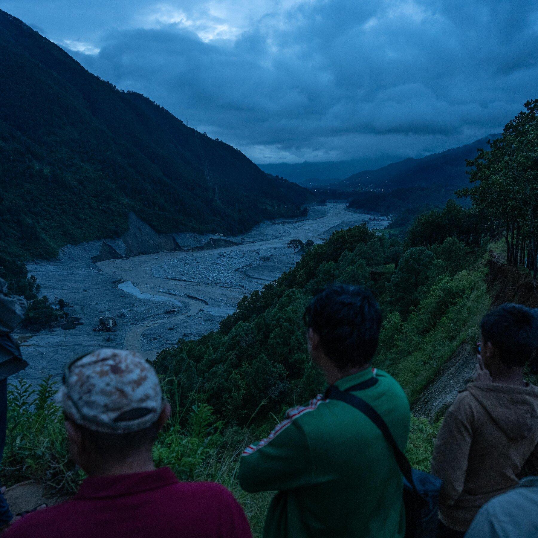 Scientists Warn of Flood Risks to 8 Himalayan Countries after Nepal Disaster