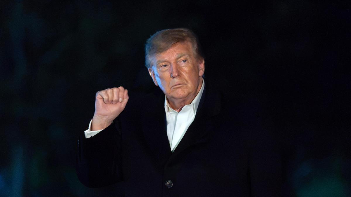Trump warns Kansans that U.S. will ‘burn’ like France if Democrats win